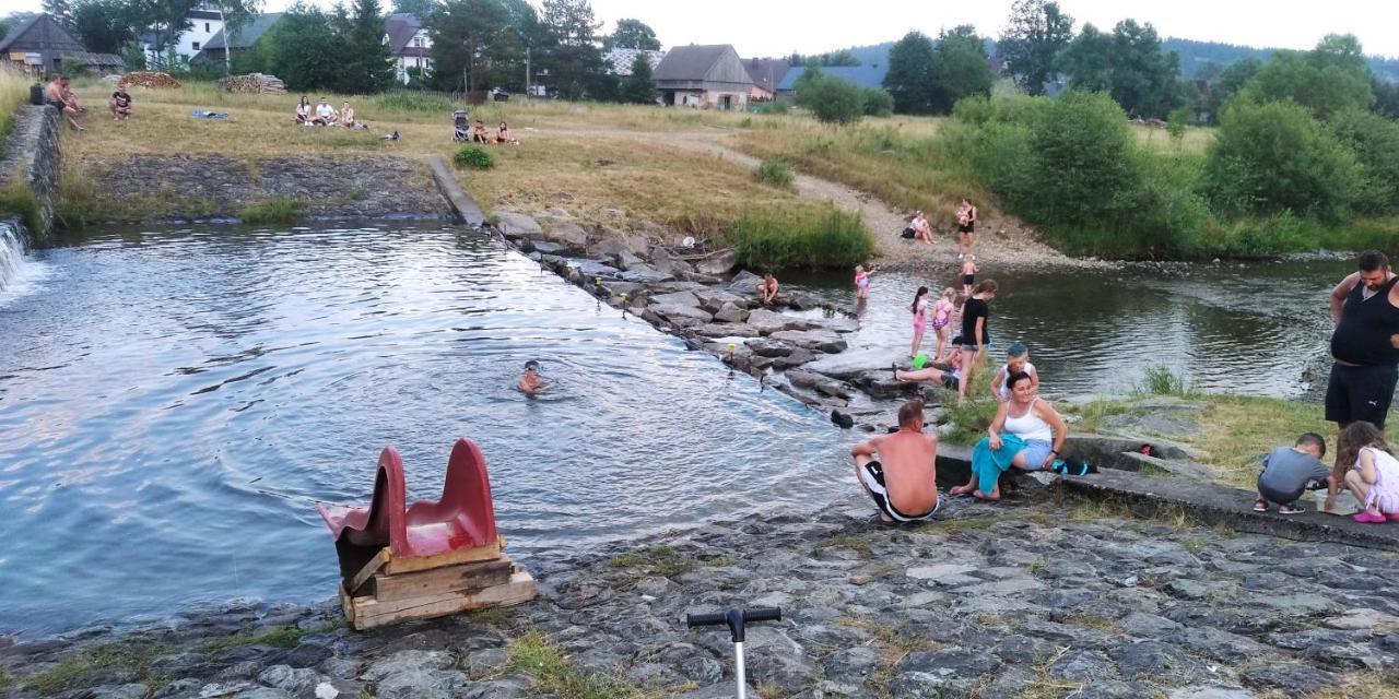 Domek Na Skarpie Zubrzyca Dolna Exteriér fotografie